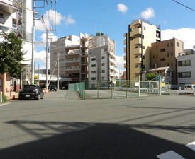 写真：東神奈川駅付近の線路跡