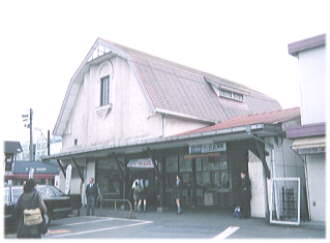 写真：小田急小田原線向ヶ丘遊園駅舎